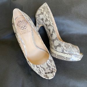 Vince Camuto Lorim Platform Peeptoe Size 8M NWOT